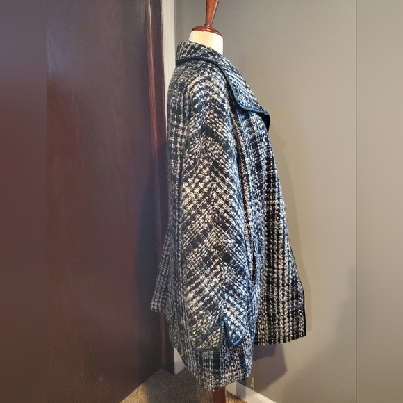 Ellen Tracy Black and White Coat - Picture 2 of 4